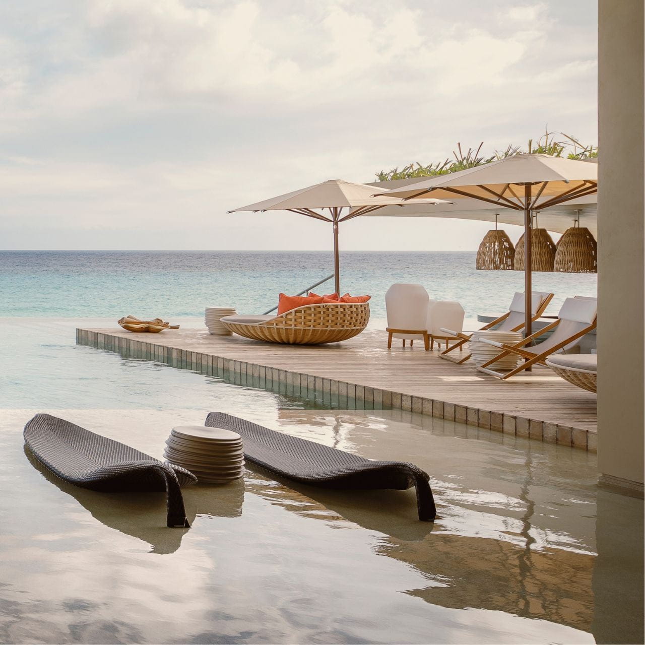 DEDON LEAF and SWINGREST Collections