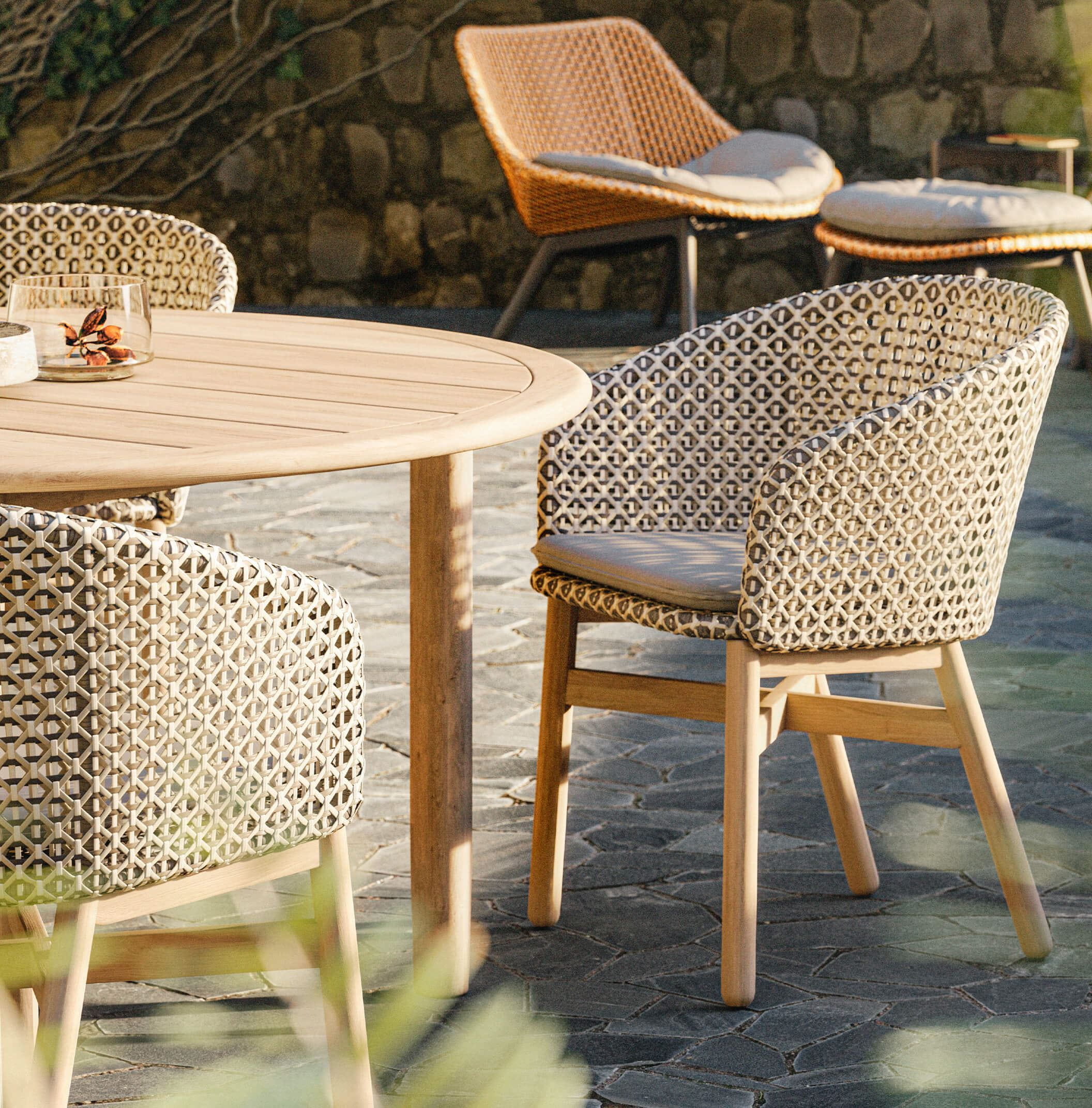 DEDON MBRACE Armchair