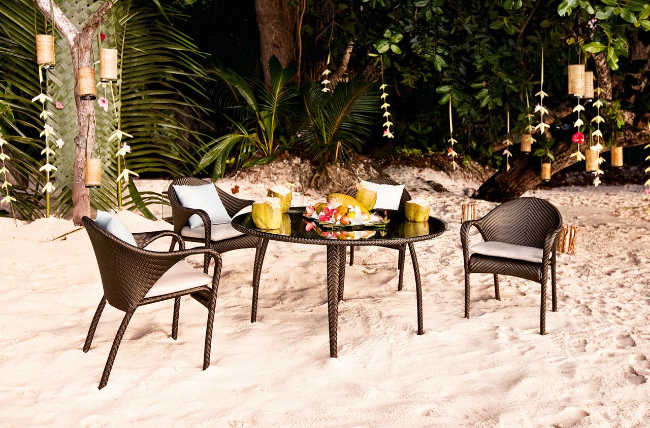 DEDON SEAX Dining table