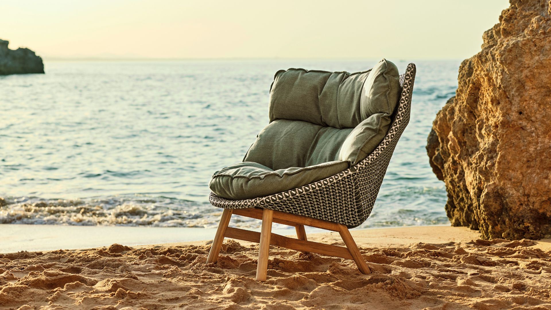 DEDON MBRACE Outdoor Lounge Chair